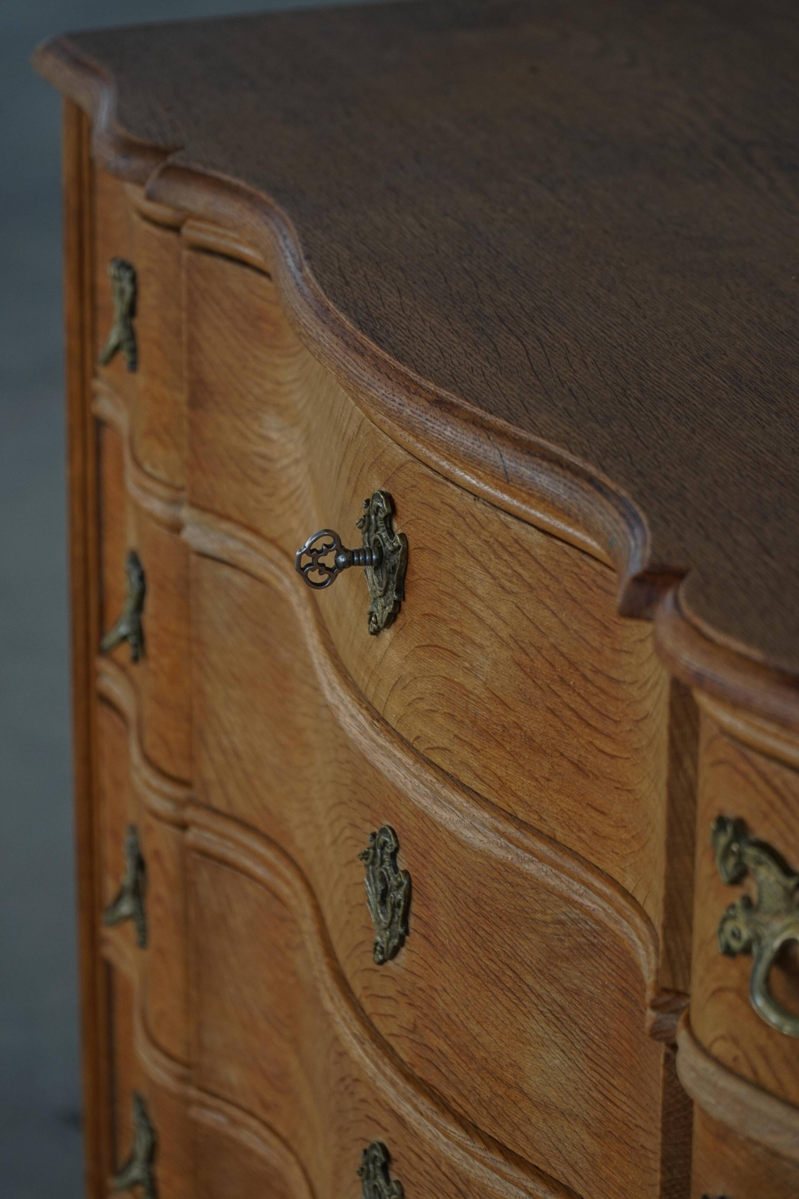 Commode danoise moderne du milieu du siècle en Oak, Henning Kjærnulf, années 1960