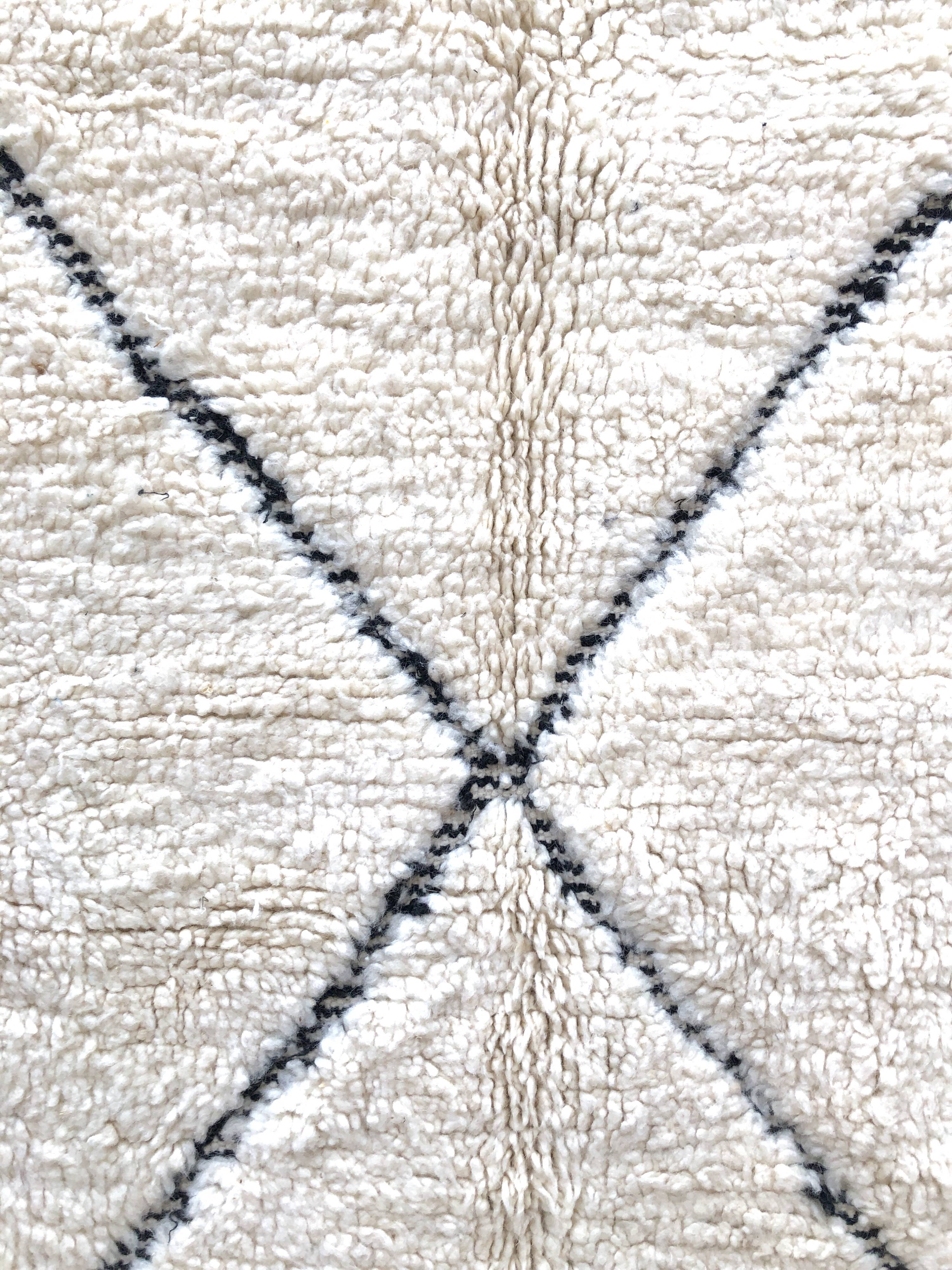 Moroccan Berber carpet Beni Ouarain new 3, 05x1, 93m