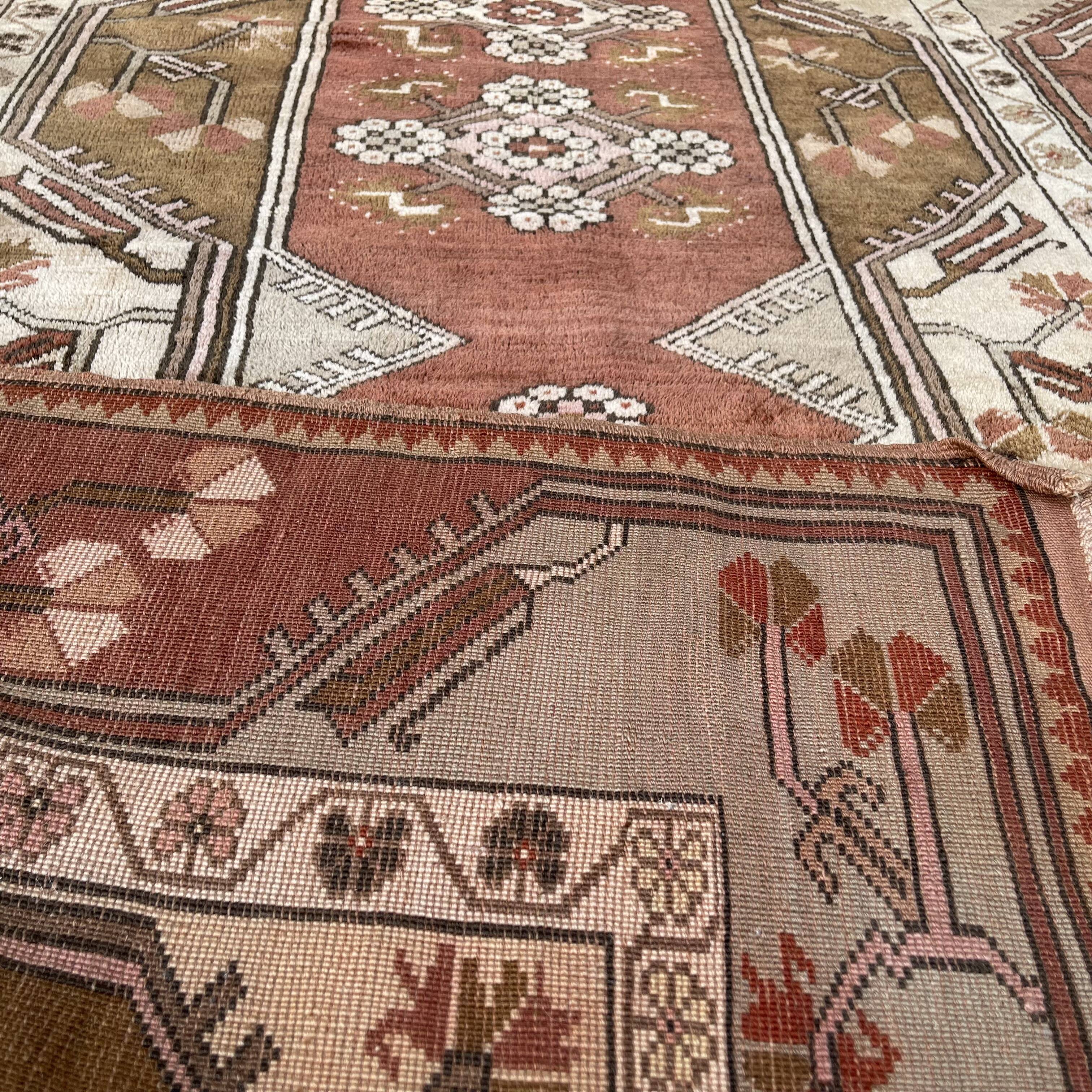 Vintage Turkish Milas Rug , 250 x 133 cm