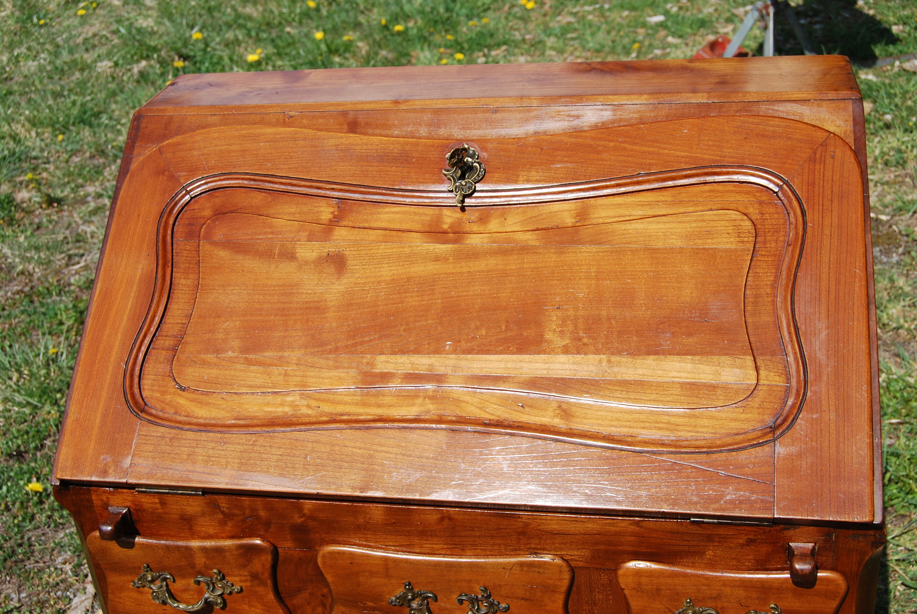 Sloping desk, secretary, donkey back Louis XV walnut.