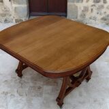 Dining room table by Maison Krieger, Art Nouveau, circa 1900, in solid oak