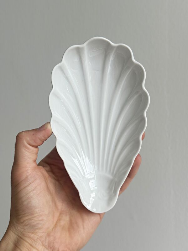 Lot de ramequins en porcelaine blanche, forme coquille nervurée