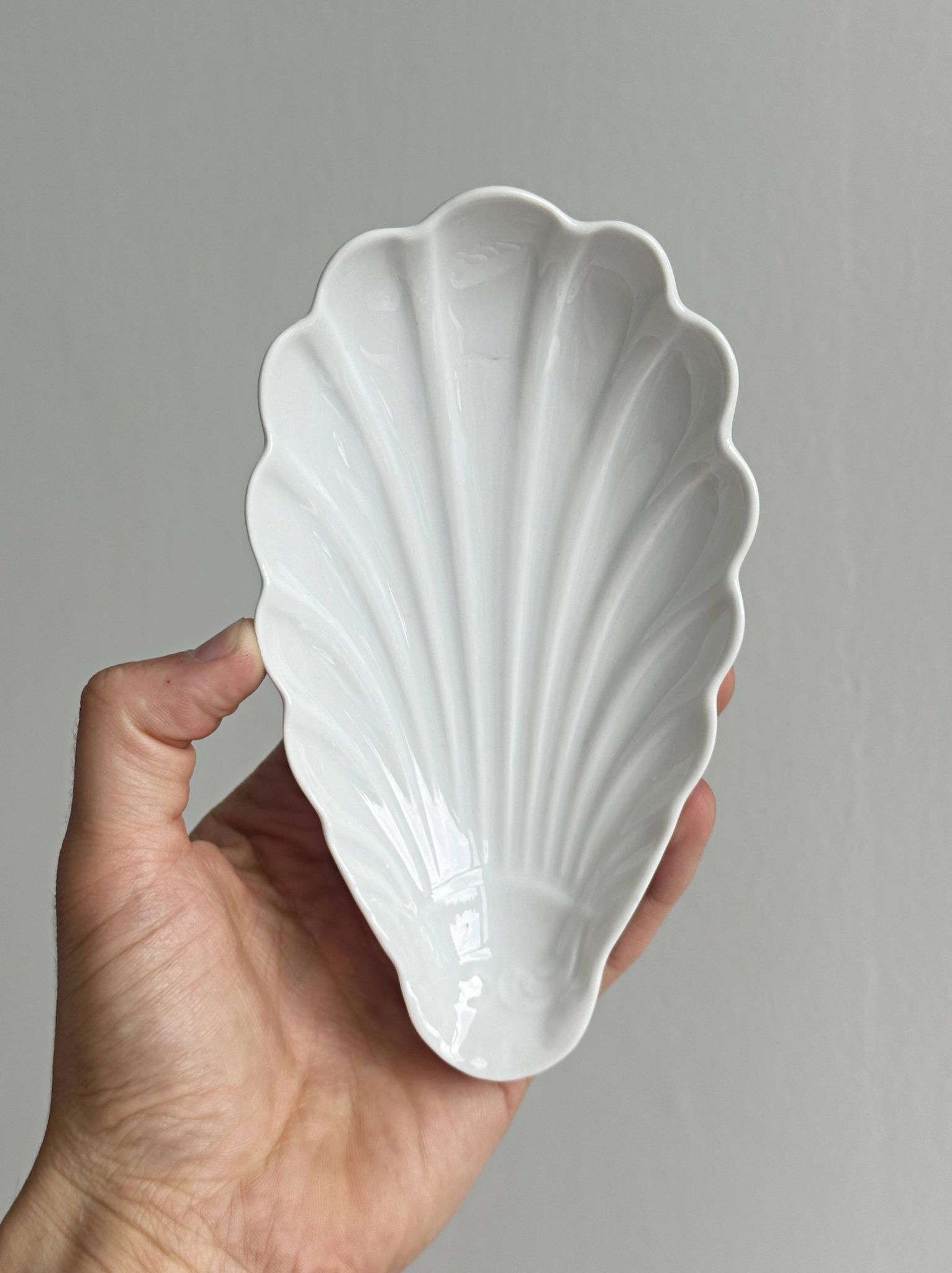 Lot de ramequins en porcelaine blanche, forme coquille nervurée