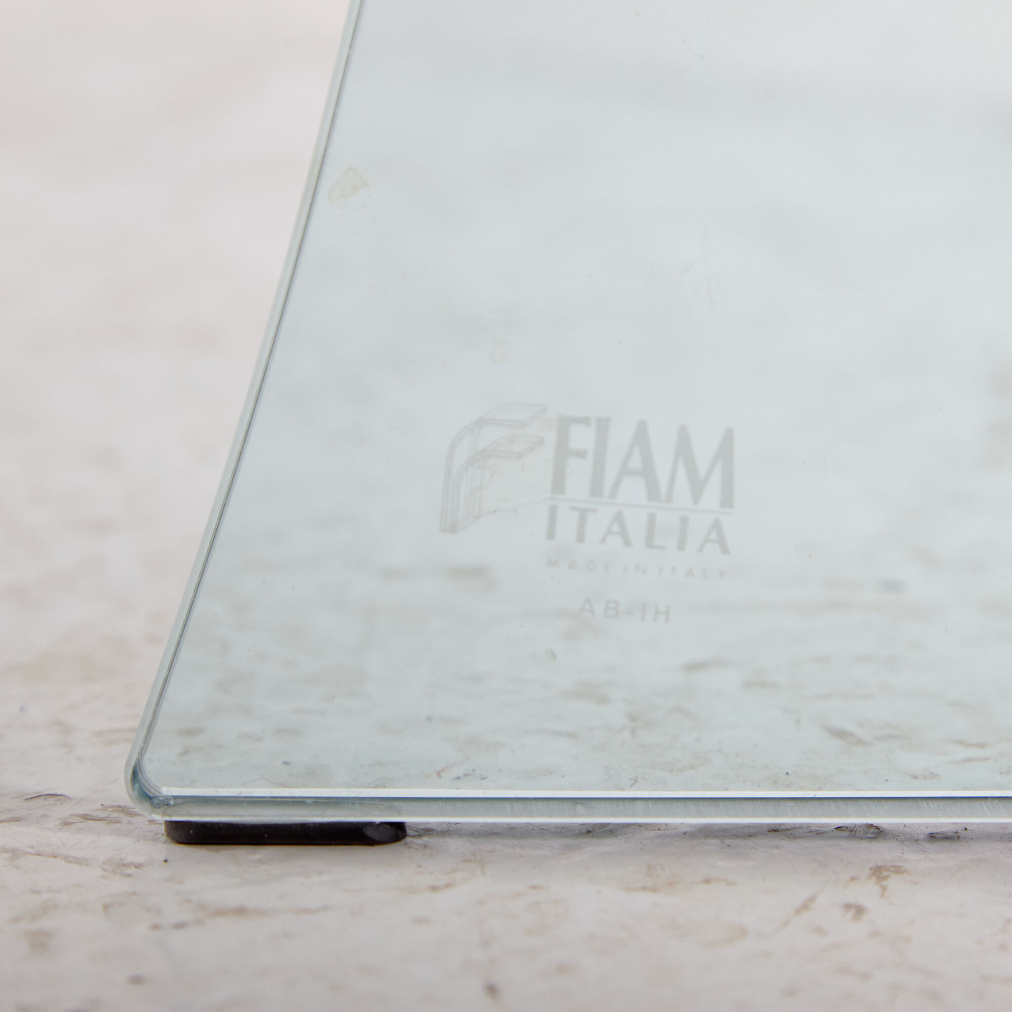 Console Dama par Makio Hasuike pour Fiam