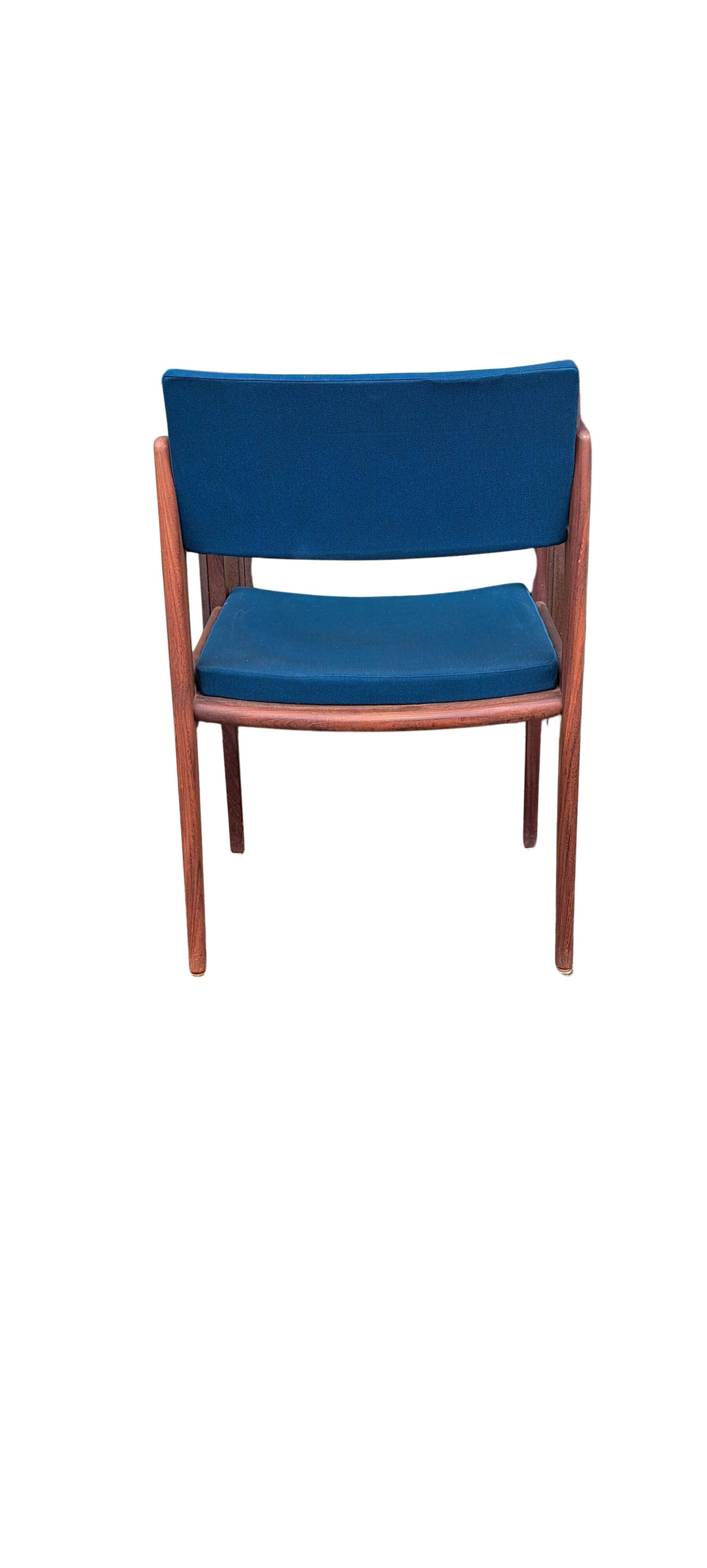 Fauteuil Thonet original des années 1960 en tissu bleu et noyer