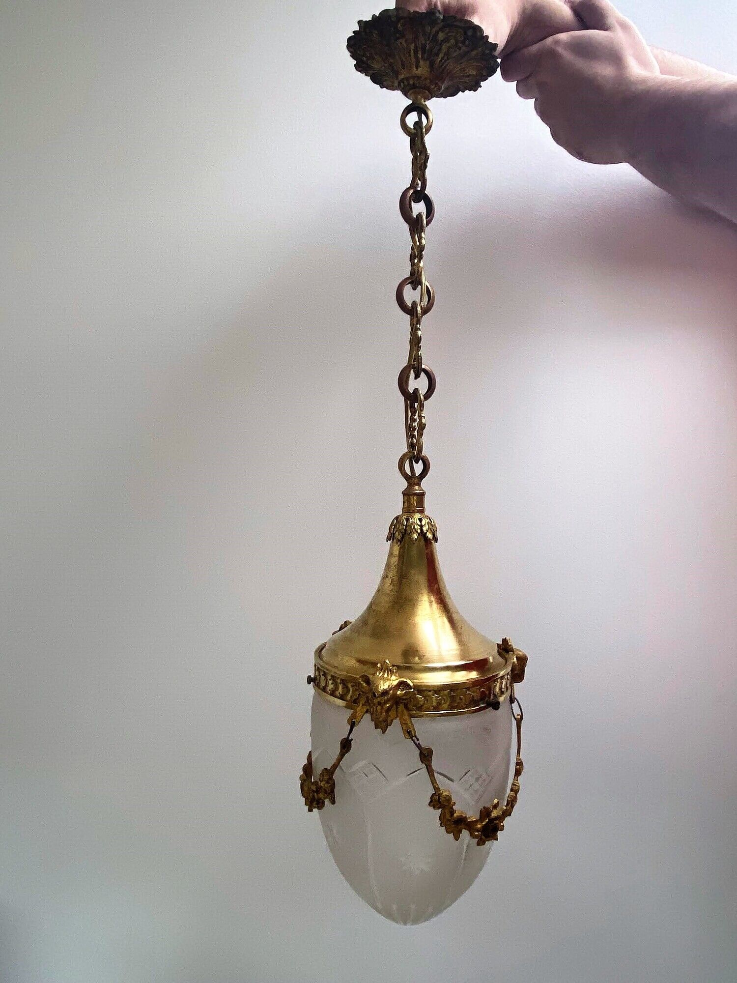 Suspension lamp in gilded bronze and frosted glass nineteenth century