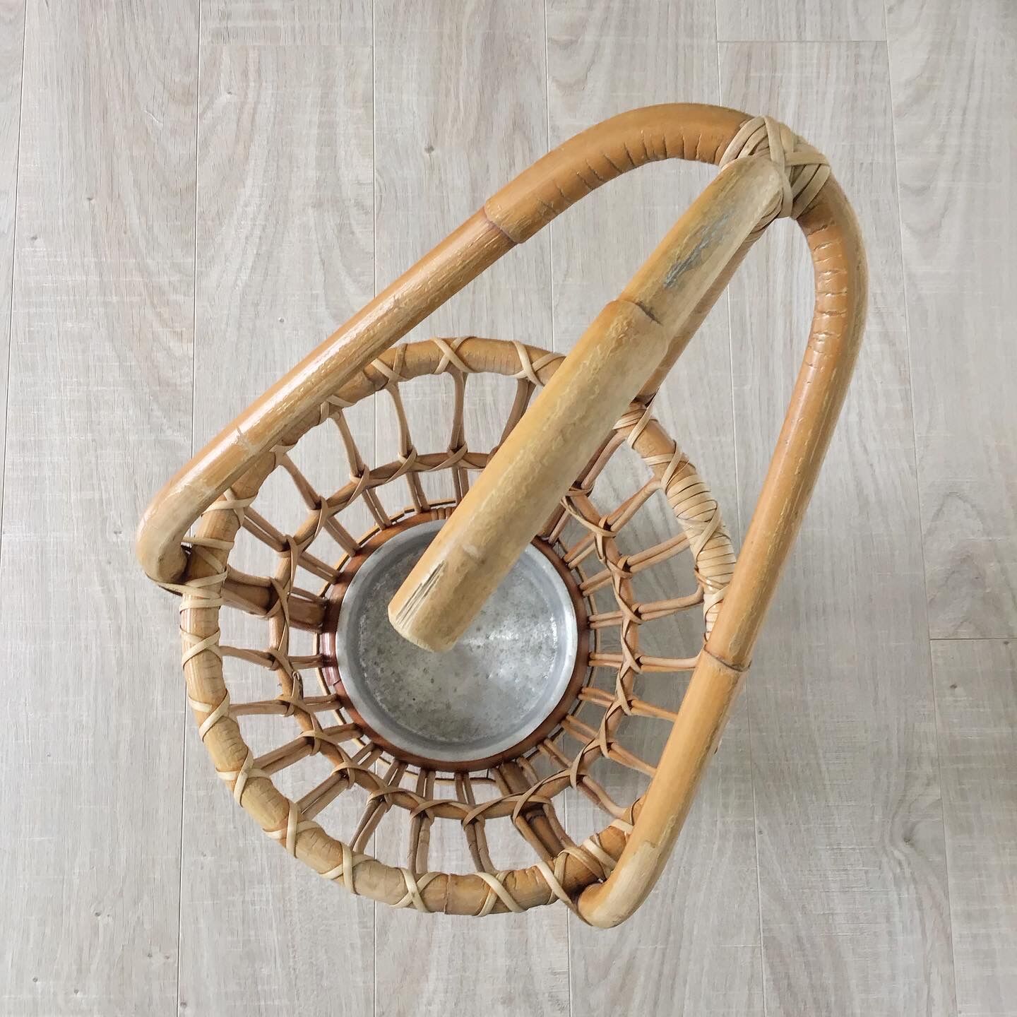 Vintage rattan umbrella door