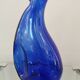 Carafe en verre bleu vintage