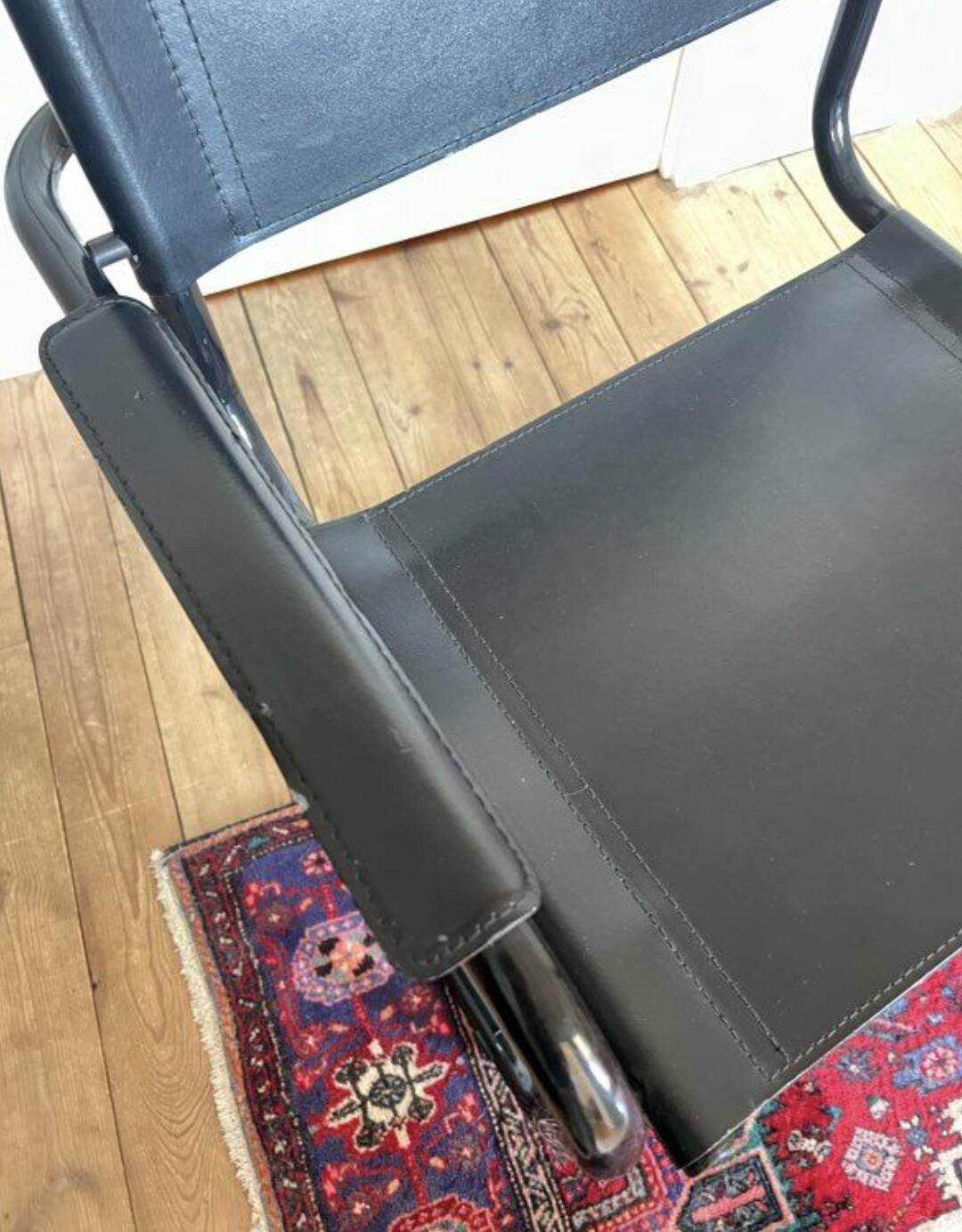 Pair of Cantilever armchairs in leather and black tubular - 1970s