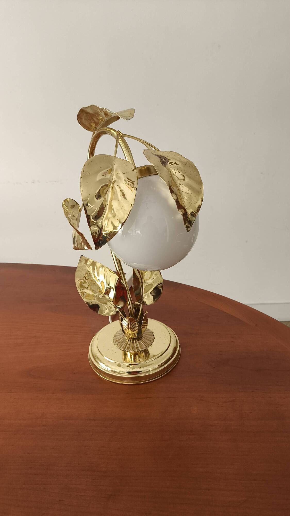 lampe vintage feuilles dorées