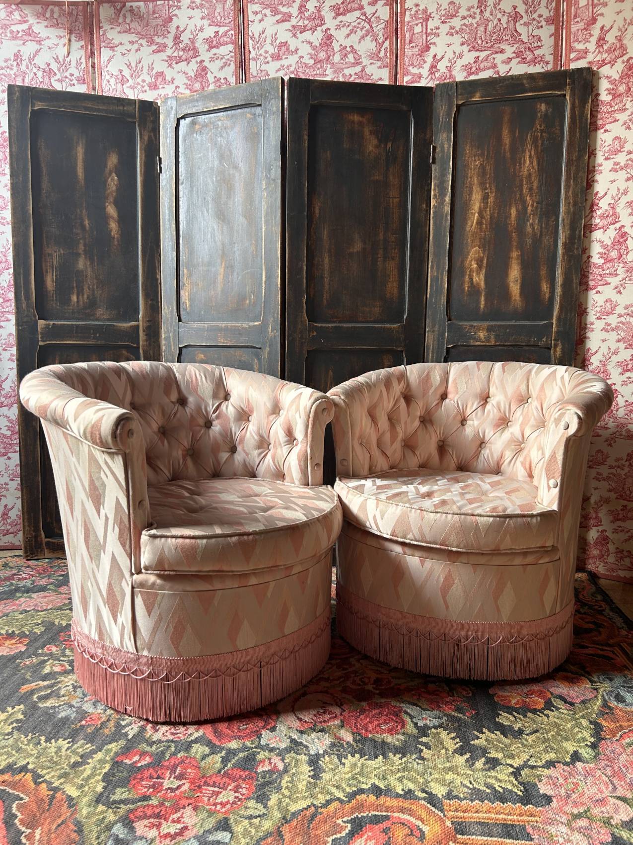Pair of Hollywood Regency style cabriolet armchairs in satin pink, 1970s.