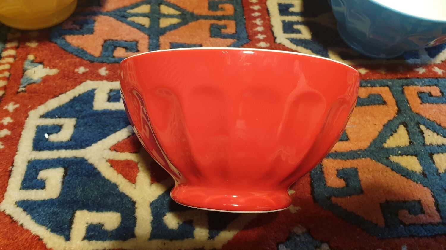 Ribbed ceramic bowls