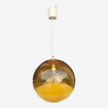 Suspension design boule en verre bullé ambré parscot des années 70