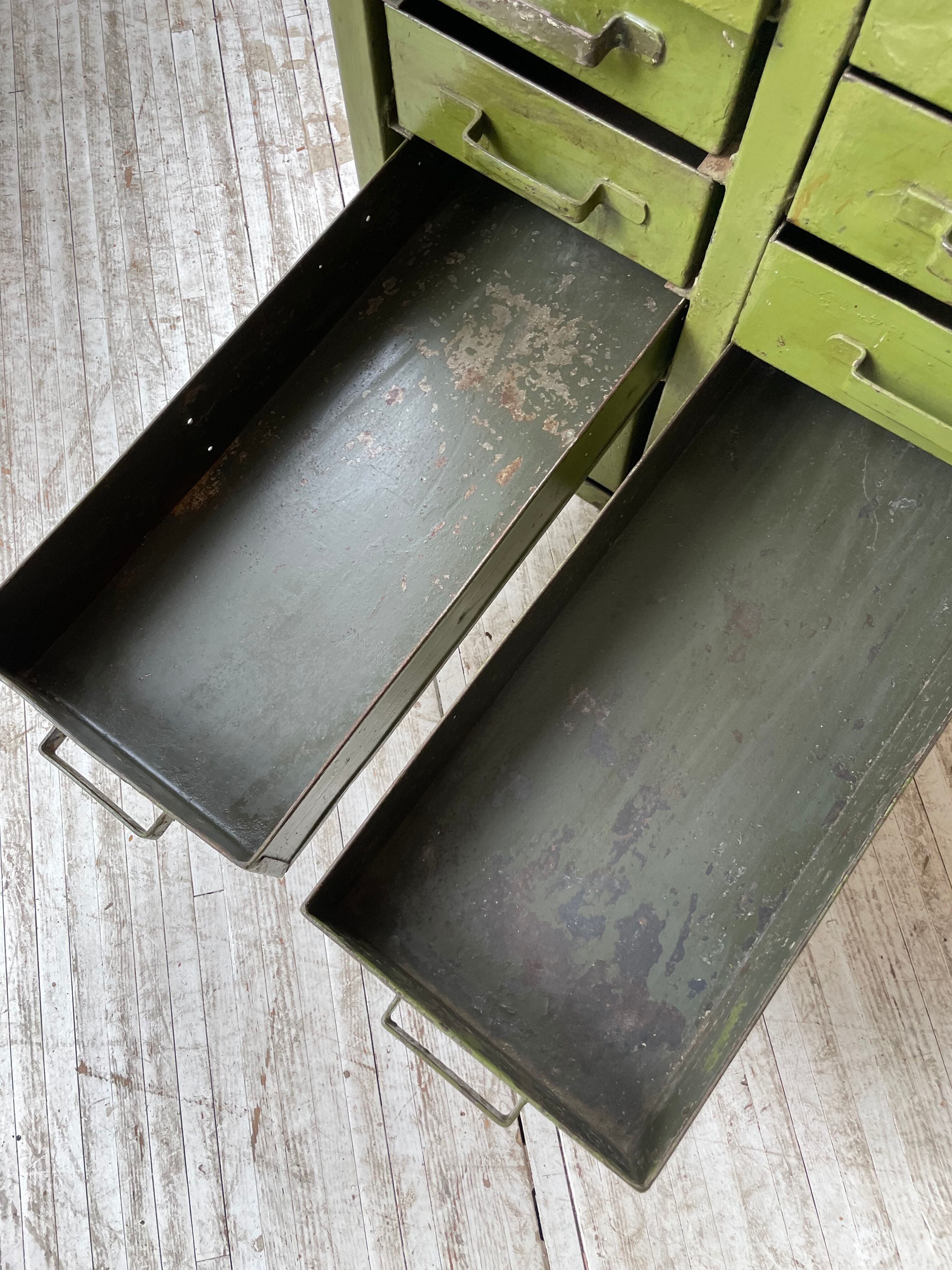 Meuble établi rangement militaire industriel vert