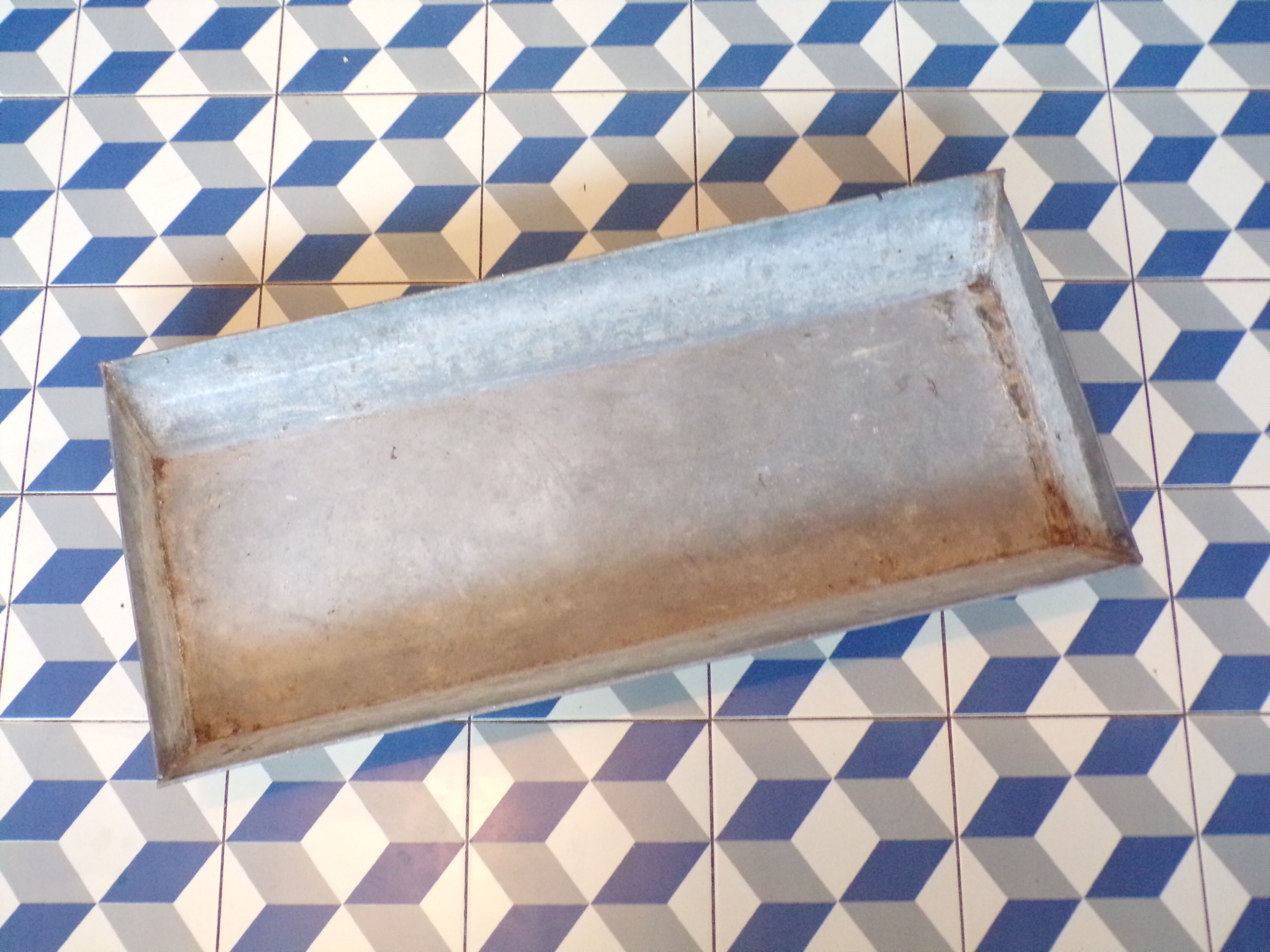 Old zinc feeder 36X78cm