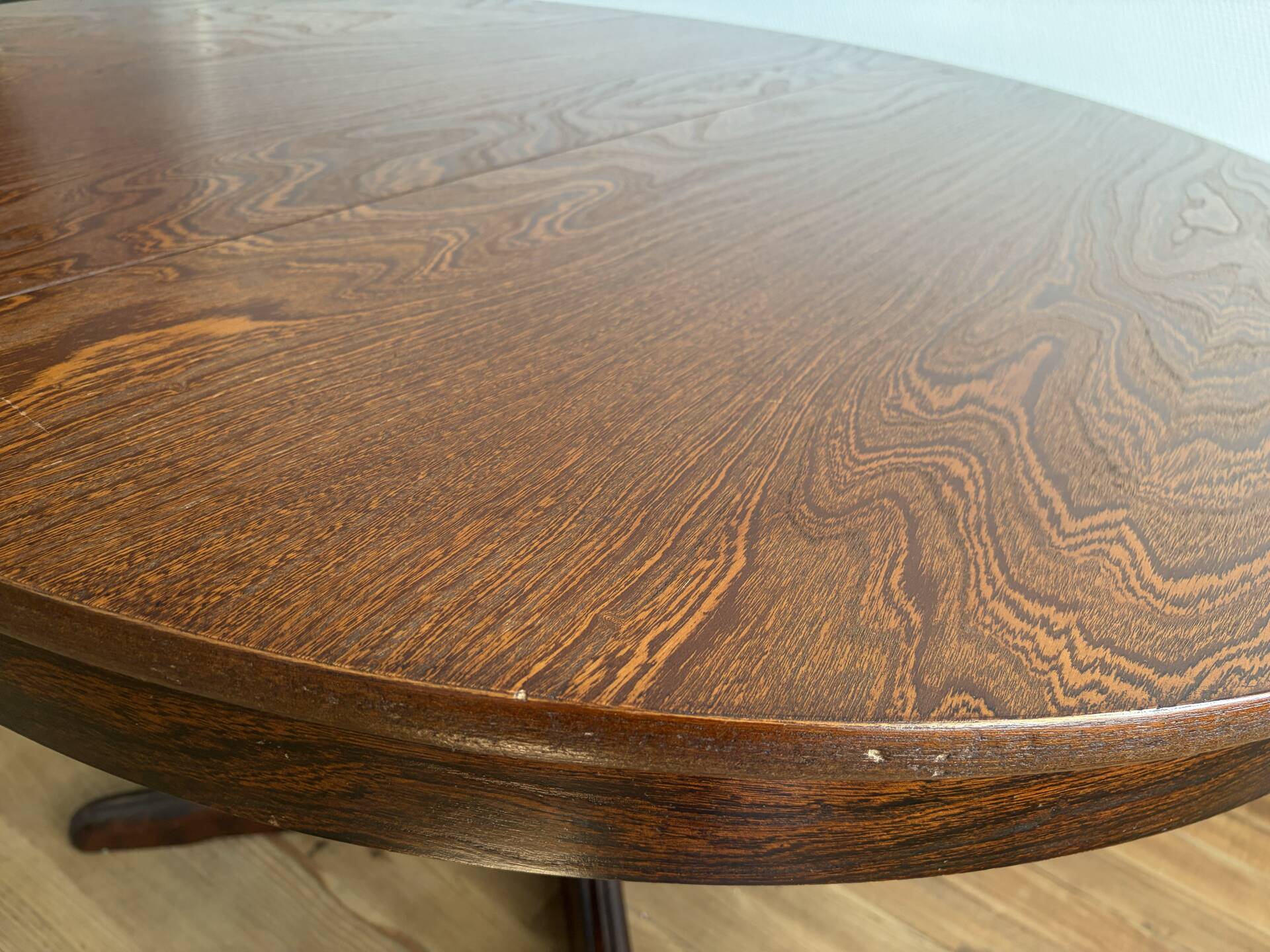 Extendable round table Baumann