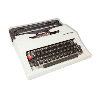 Underwood typewriter 22 1980