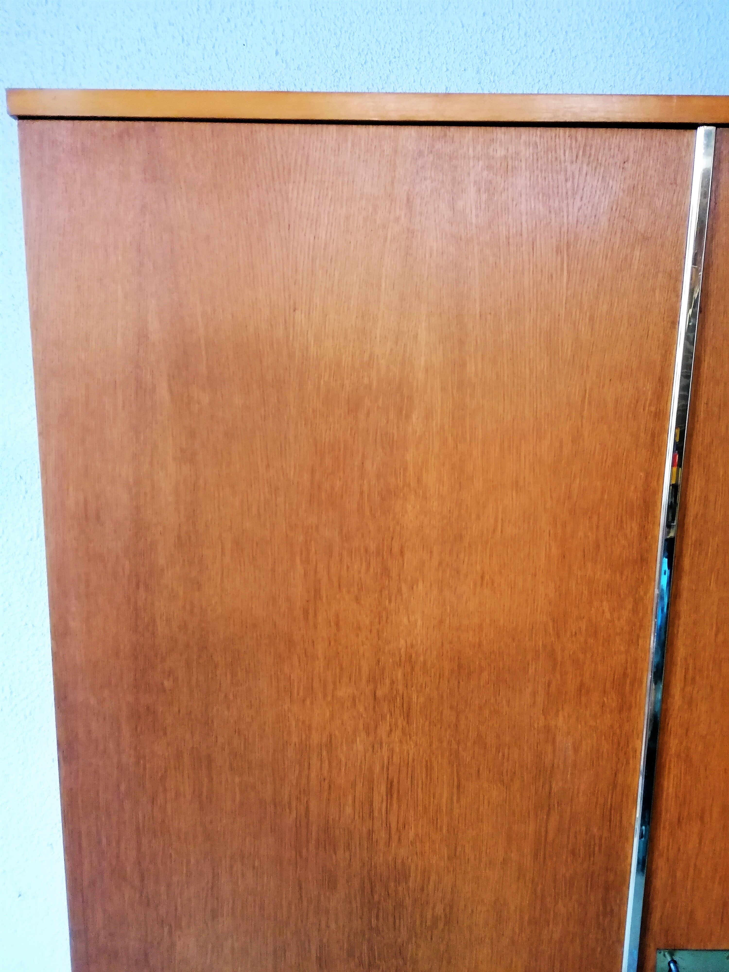 Armoire vintage