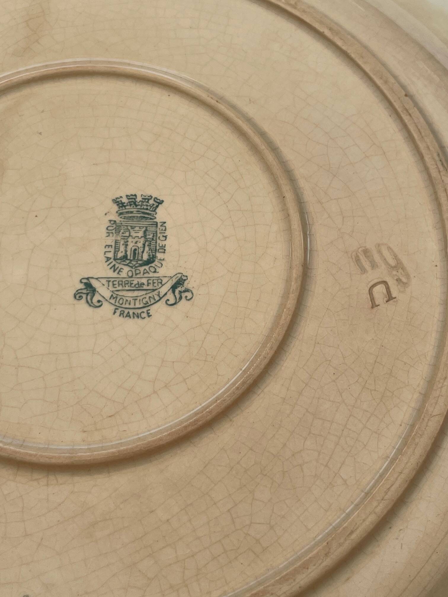 large round dish in opaque Gien porcelain, Montigny pattern