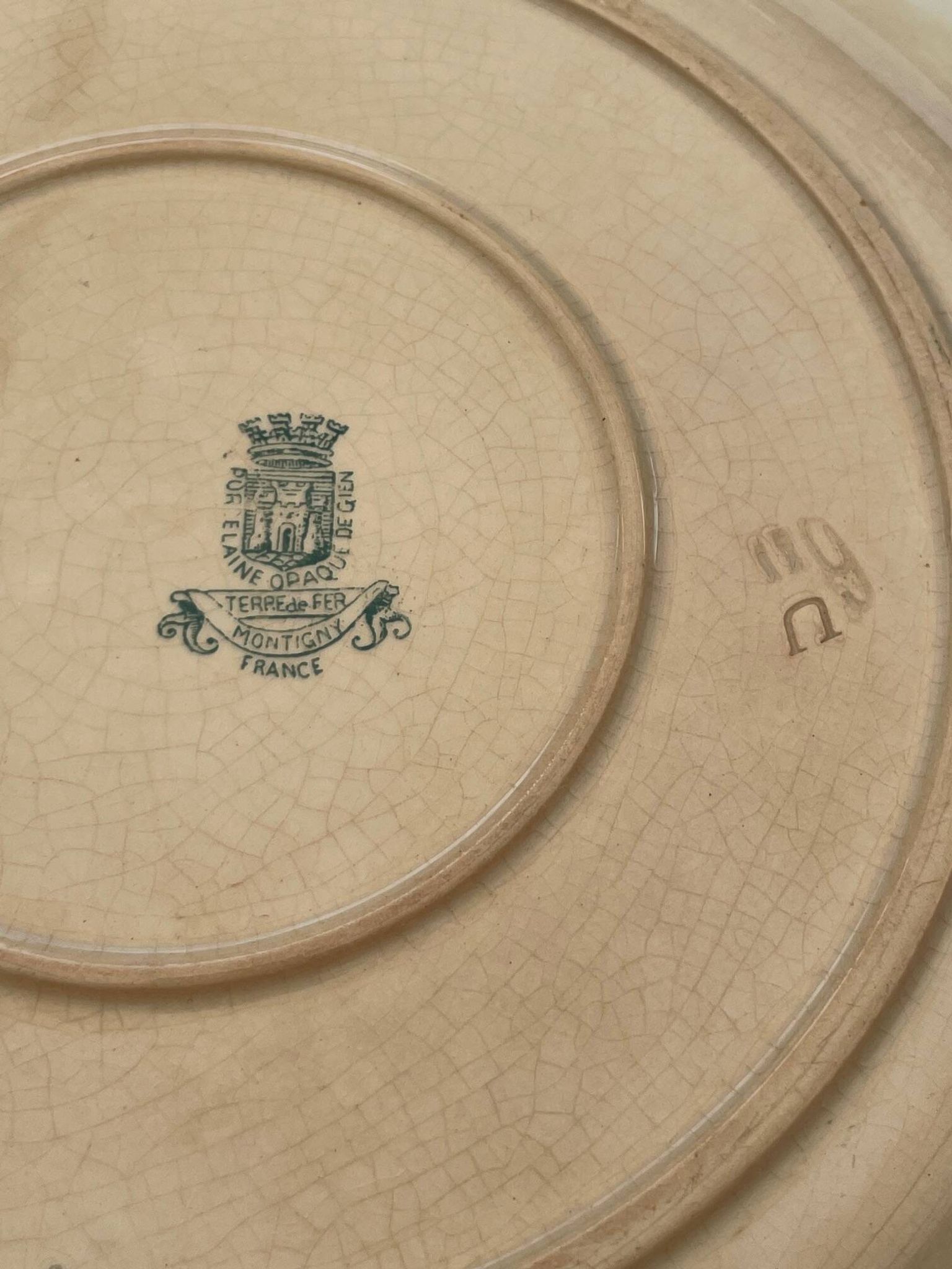 large round dish in opaque Gien porcelain, Montigny pattern