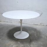 Round marble tulip table by E. Saarinen for Knoll International Editions