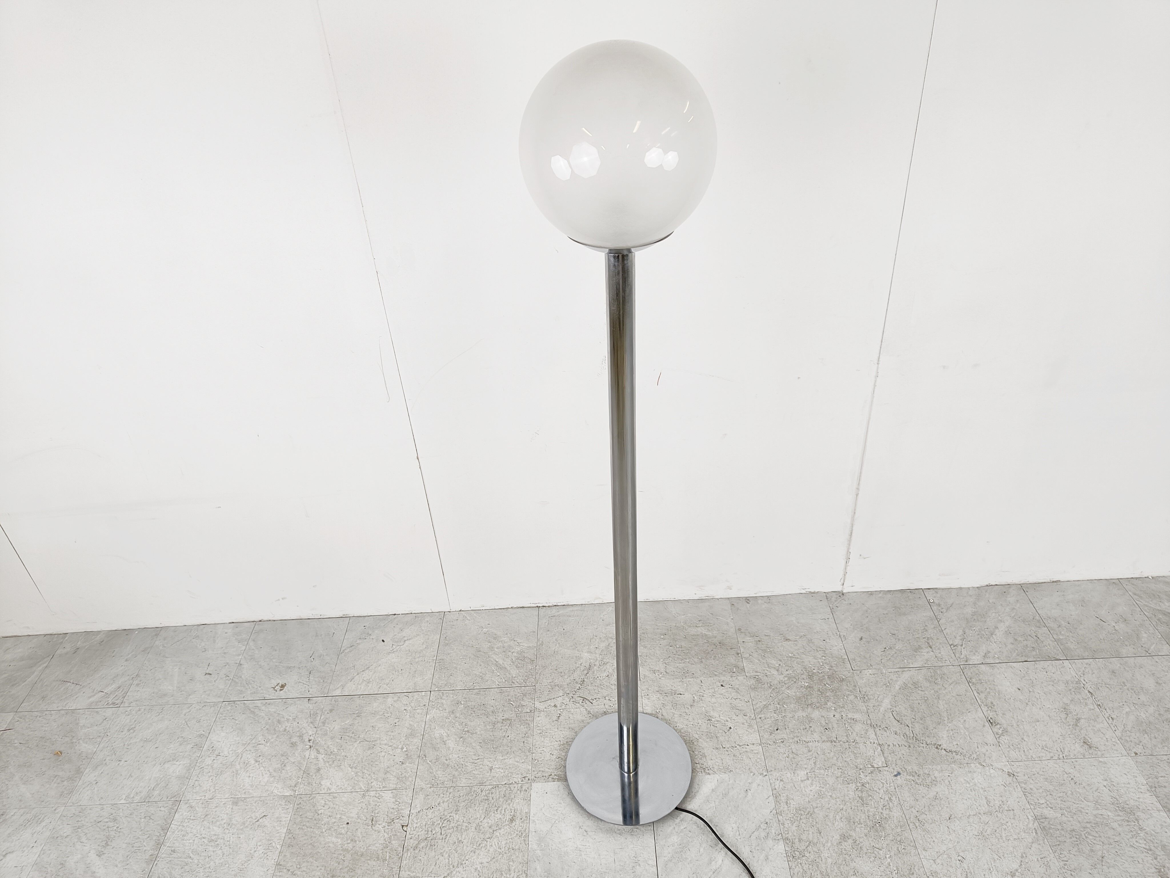 Lampadaire vintage chromé et verre, années 1970