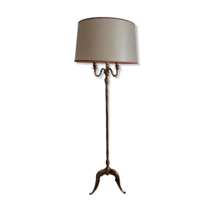lampadaire doré avec