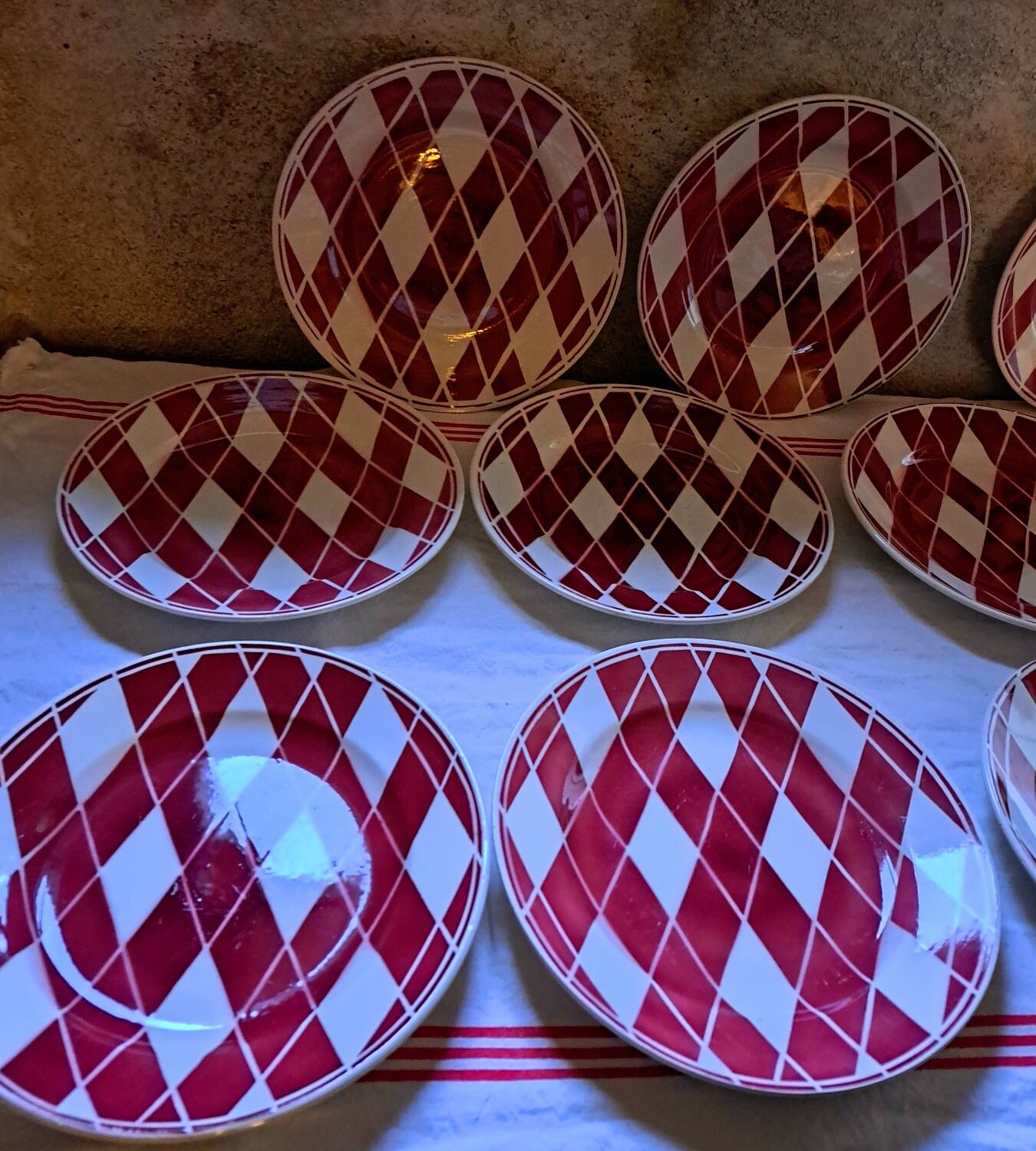 Suite of 11 plates and tureen Digoin Saarguemines