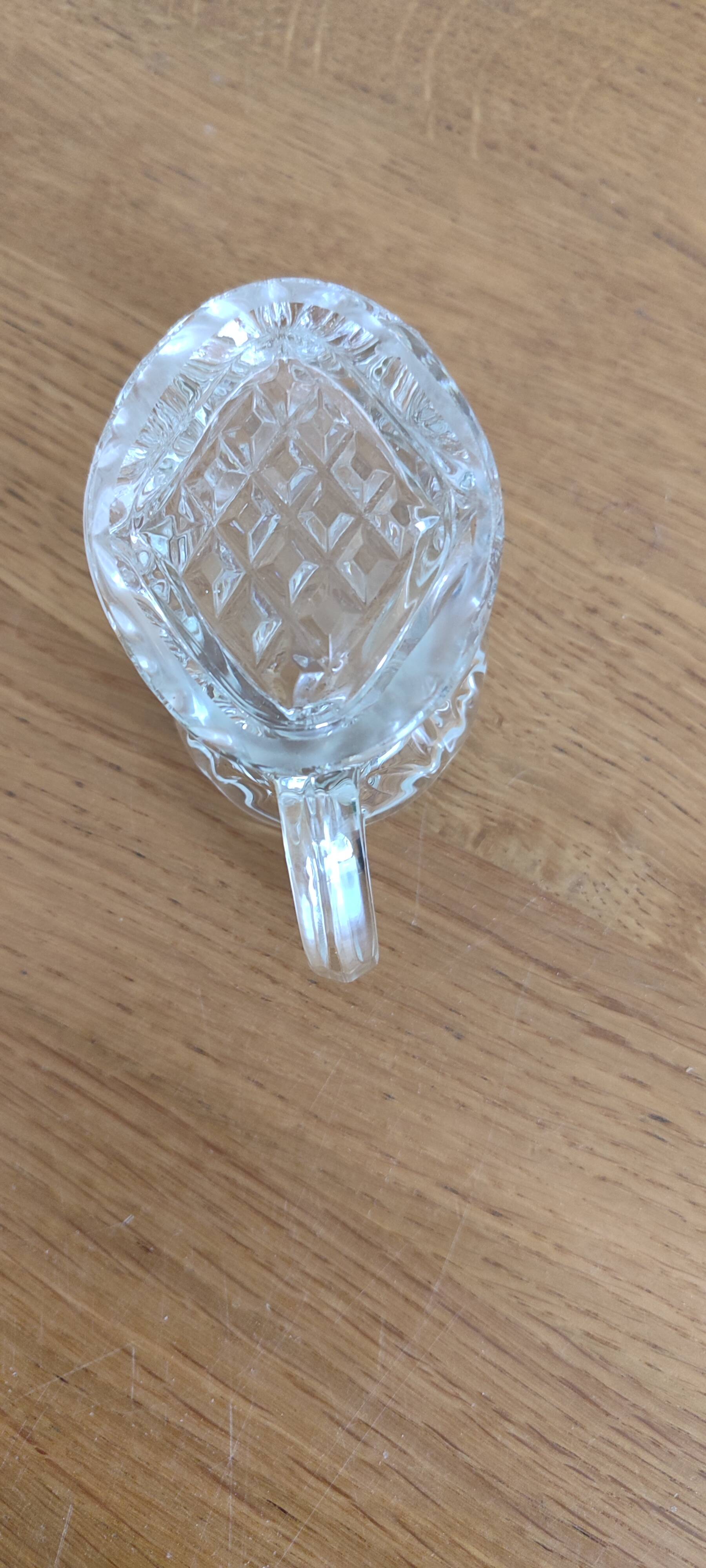 Pot à lait, crème en cristal