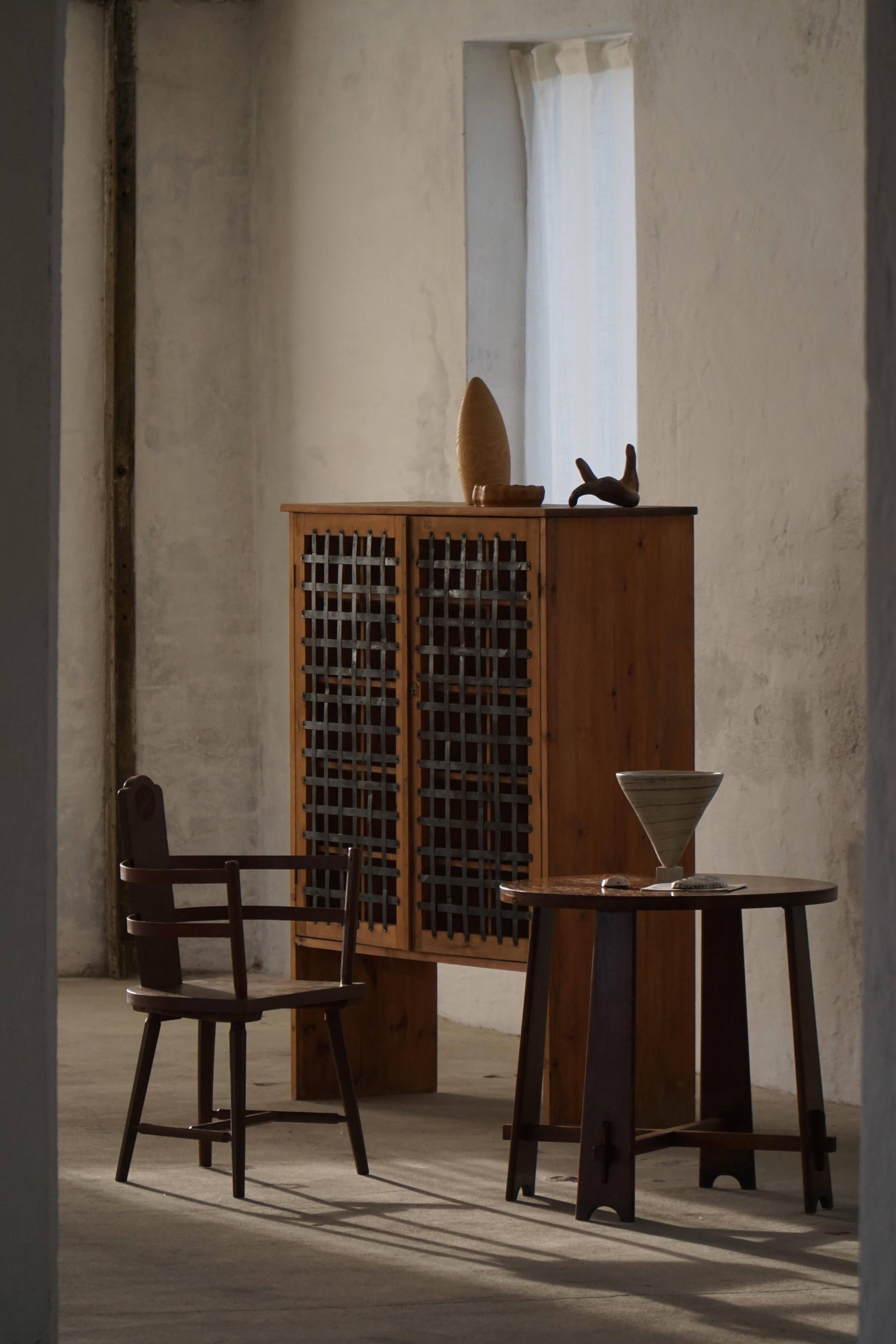 Modern Danish, side table / sculptural console in oak, 1940s
