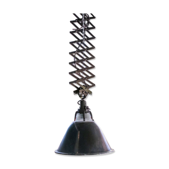 Scissor holophane lamp