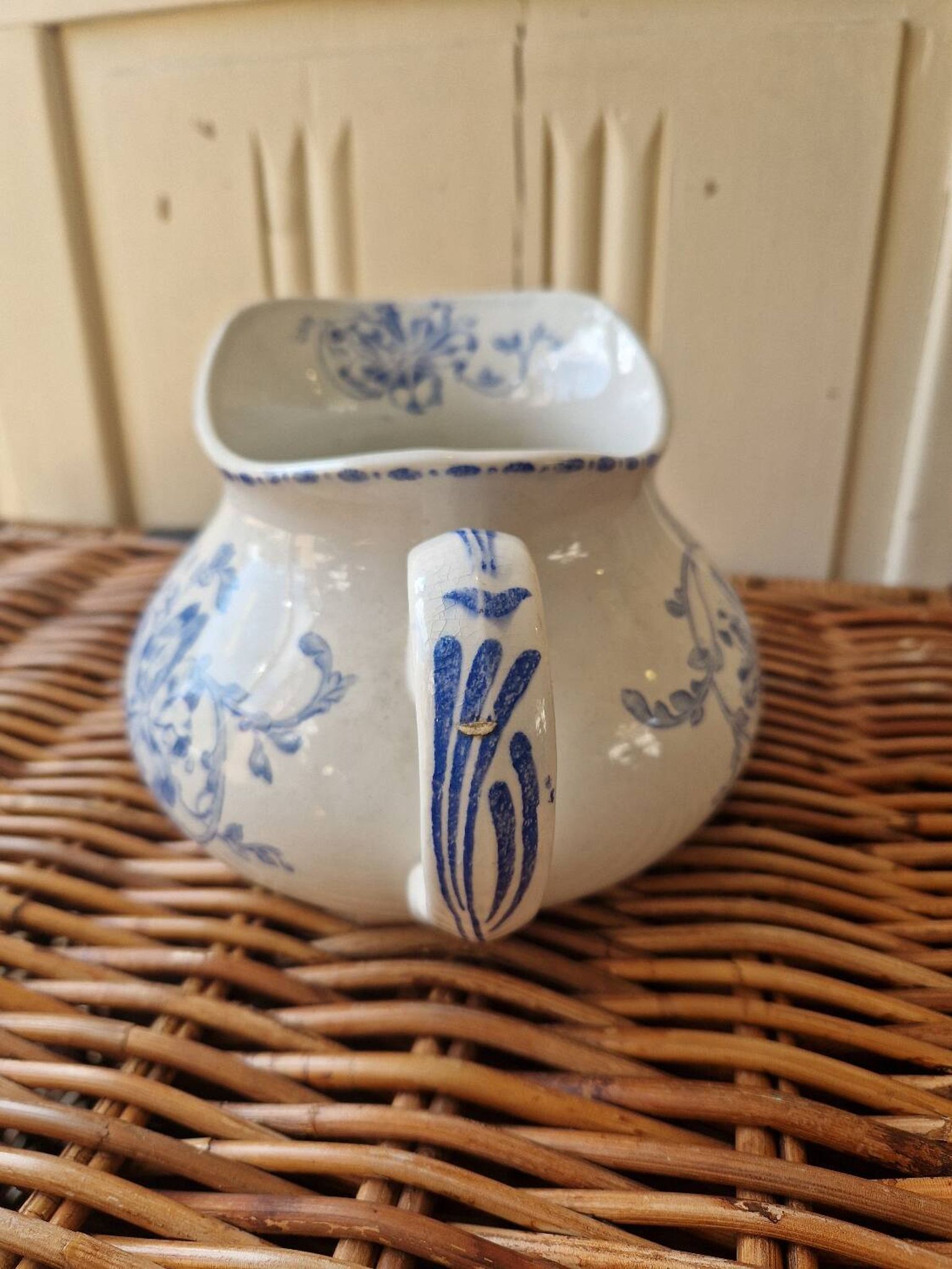 Art deco ,  broc pichet terre de fer  bouquets creil montereau