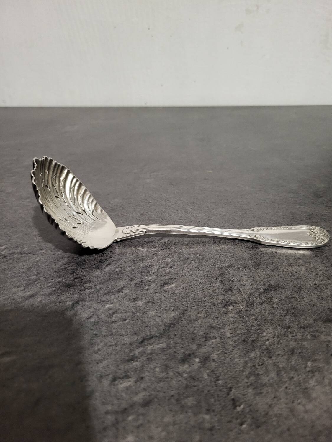 Vintage dusting spoon in excellent condition.