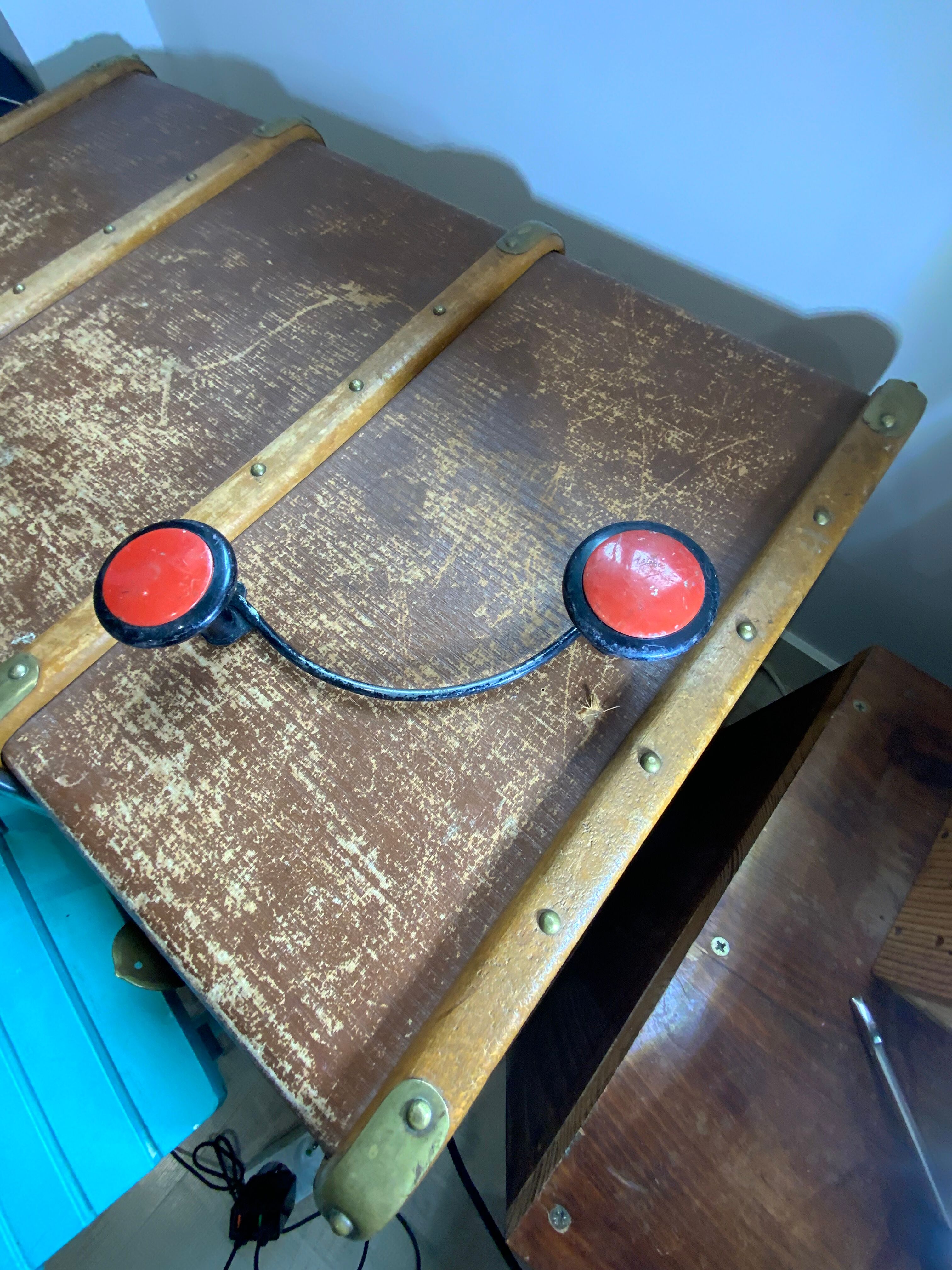 Vintage double hook in metal and plastic red and black