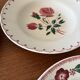 Lot de 4 assiettes creuses dépareillées en faïence ancienne • Décor fl