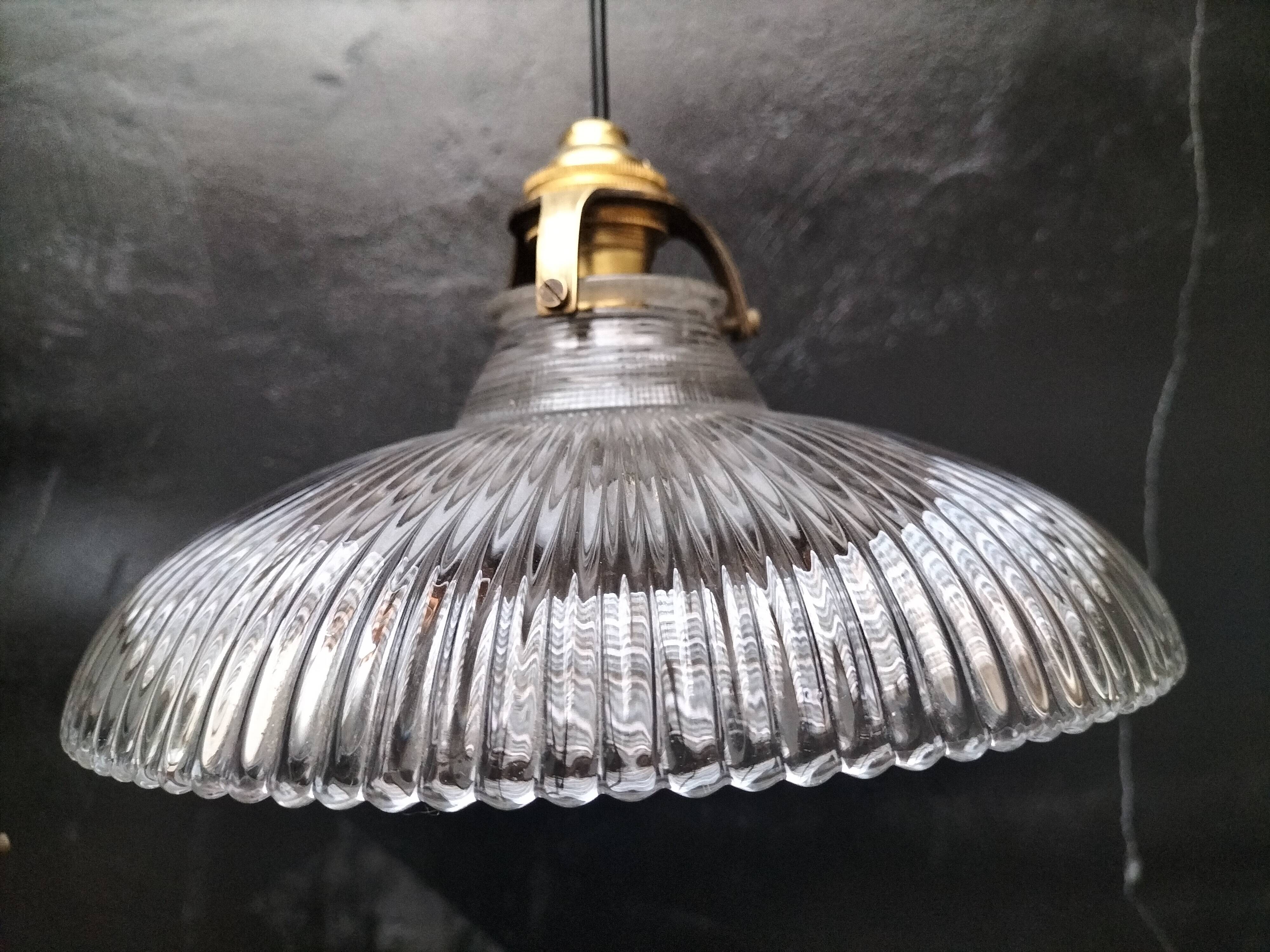 Holophane suspensions