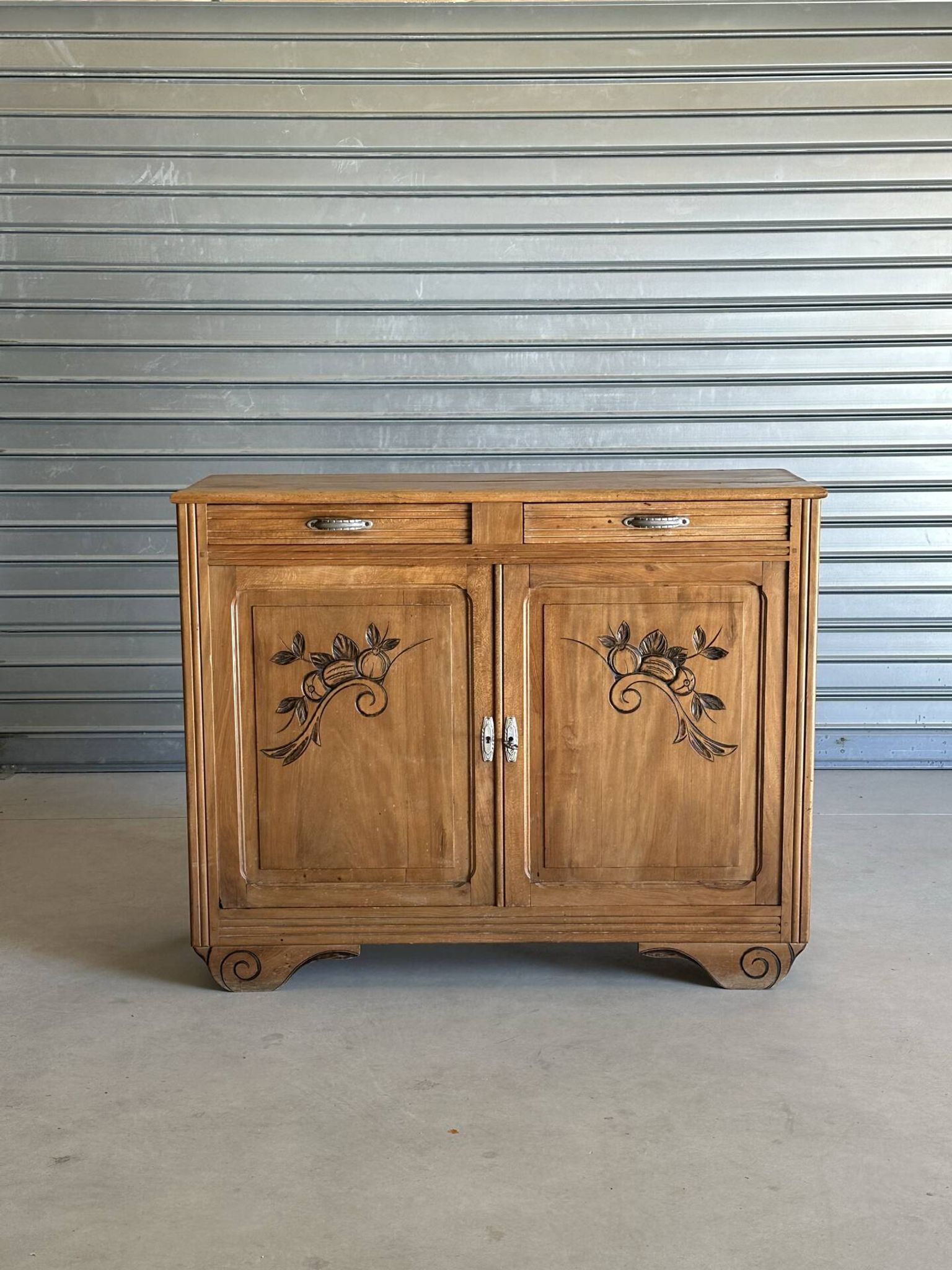 Art Deco buffet from the 1930s in light wood.