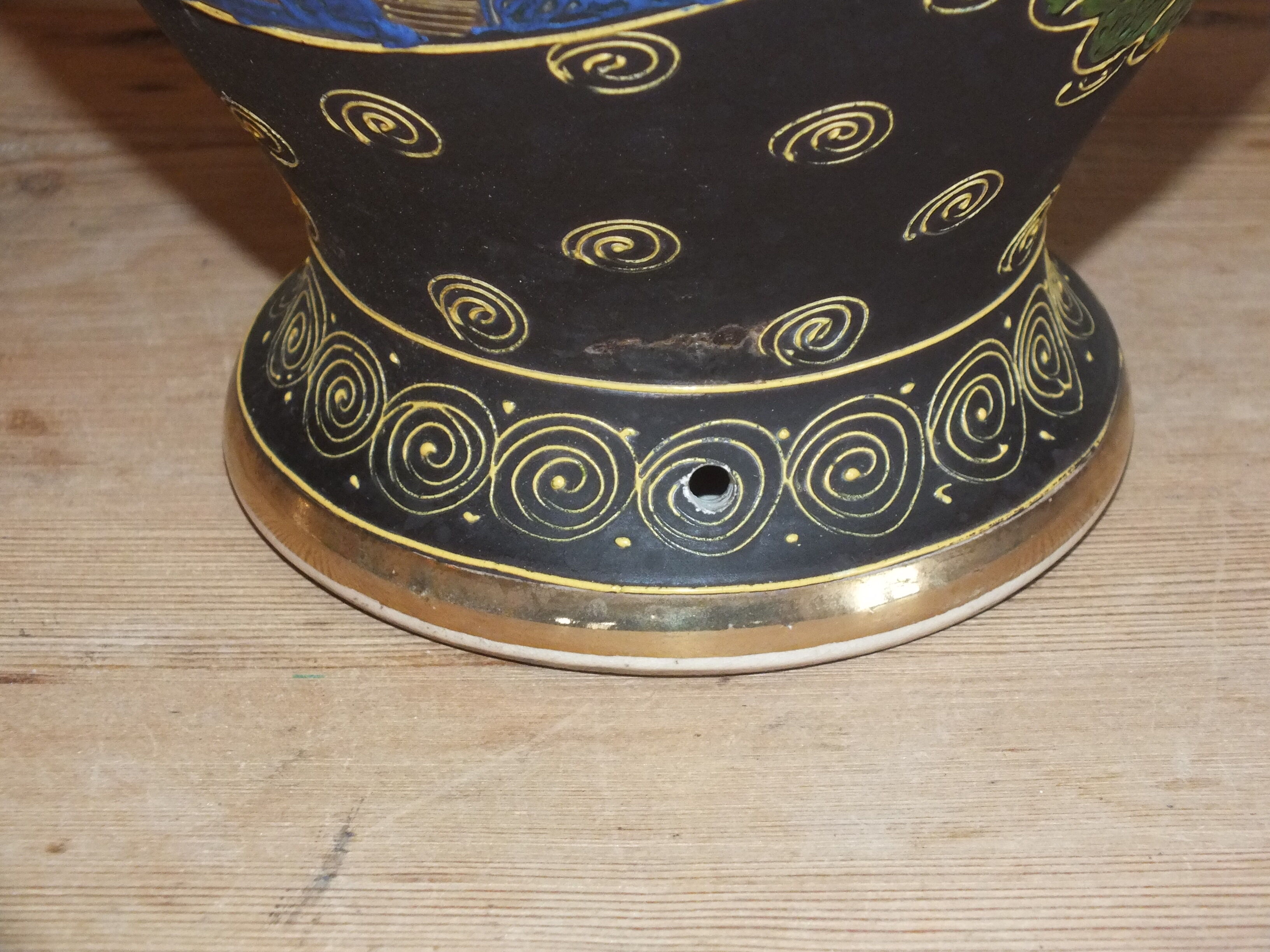 Pair of old Japan Satsuma vases, signed and enamelled