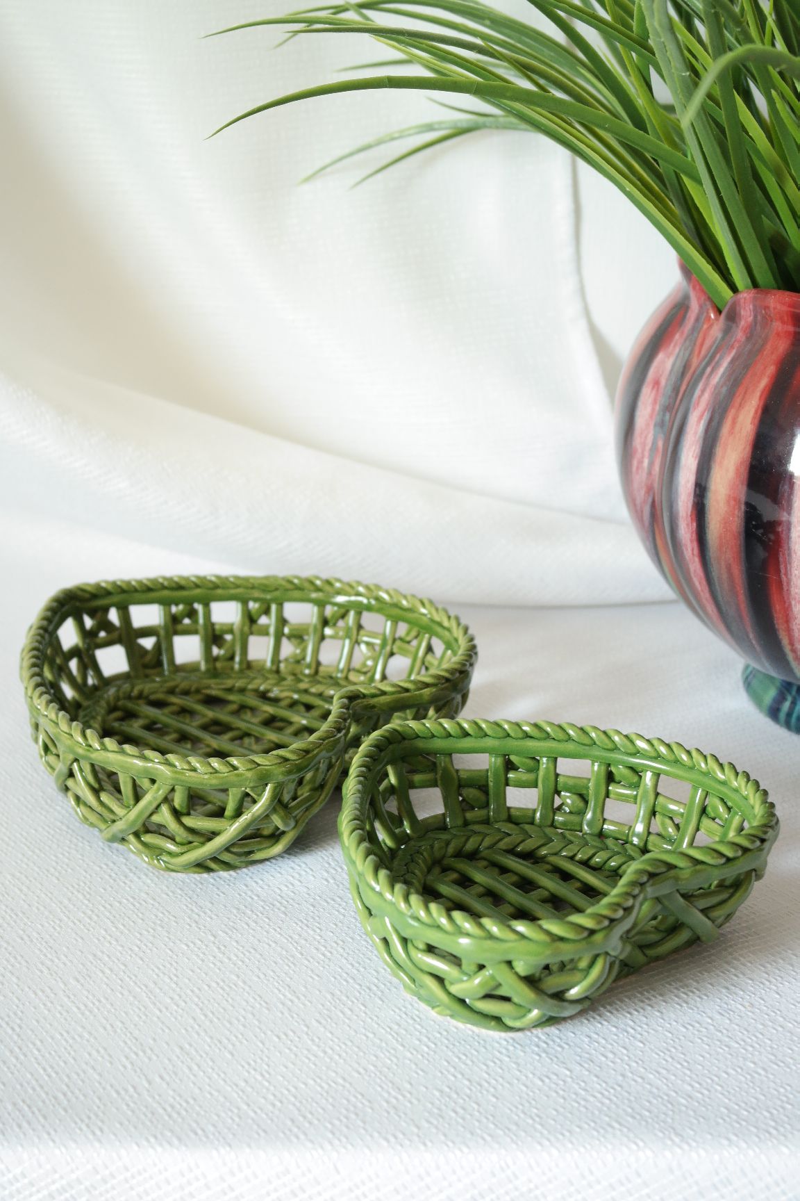 Pair of vacuum pocket ceramic braided openwork
