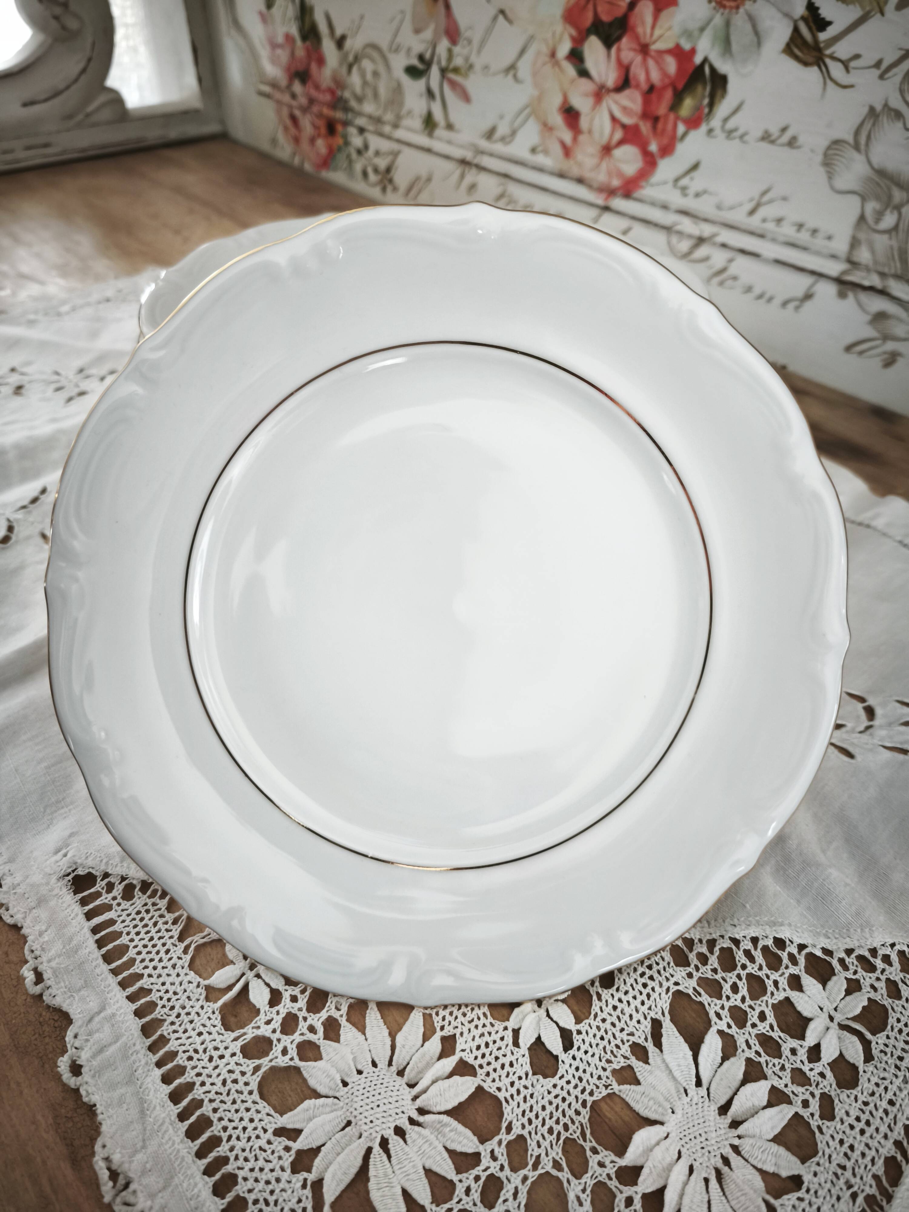 12 assiettes à dessert en porcelaine Manufacture double filet or