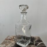 Smooth glass decanter with square base
