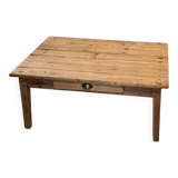 Old farmhouse coffee table with 1 drawer in raw solid wood.