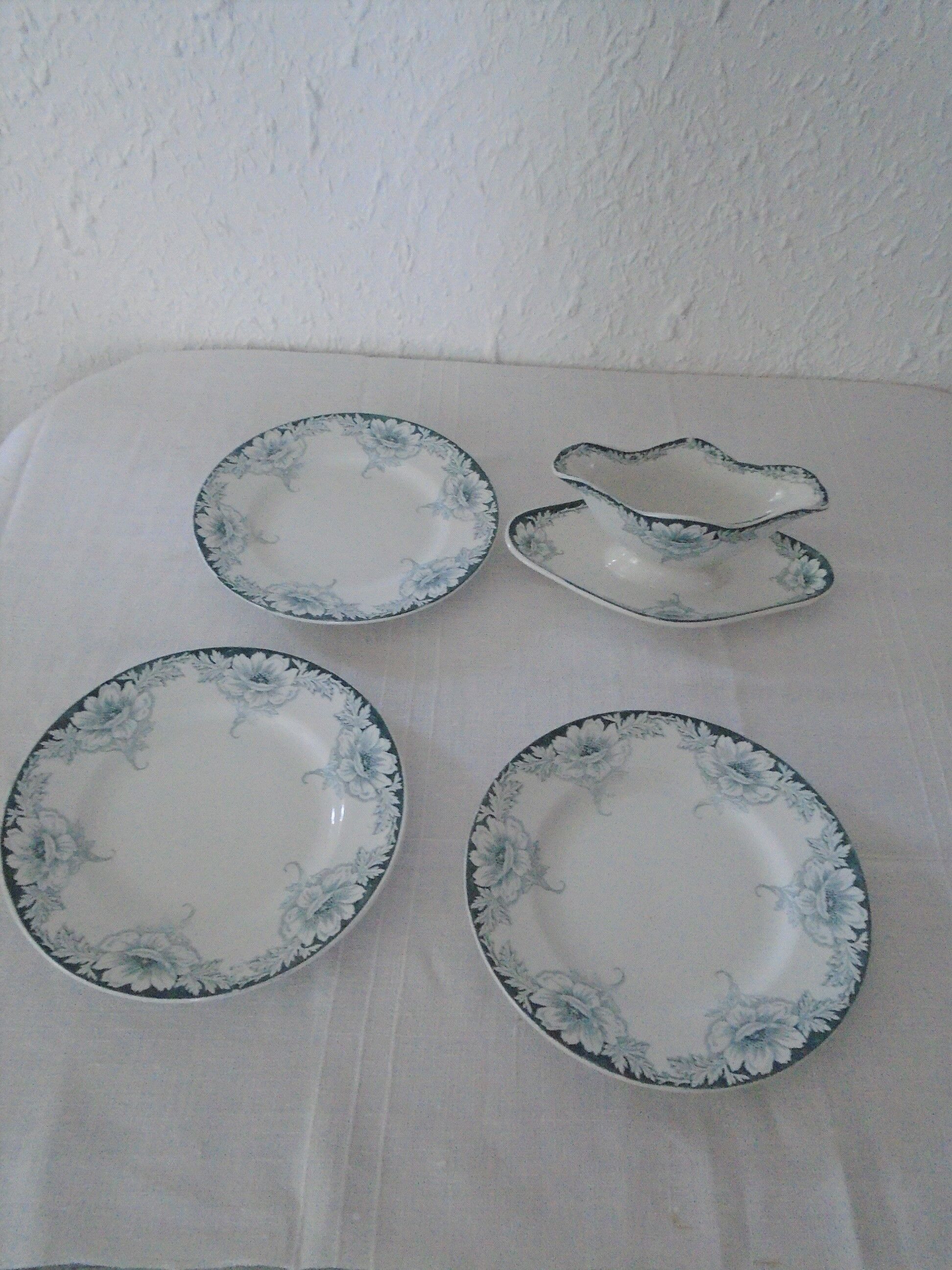 4 Pieces Saint Amand 3 flat plates - saucière décor blue green model Suzanne faience ancient