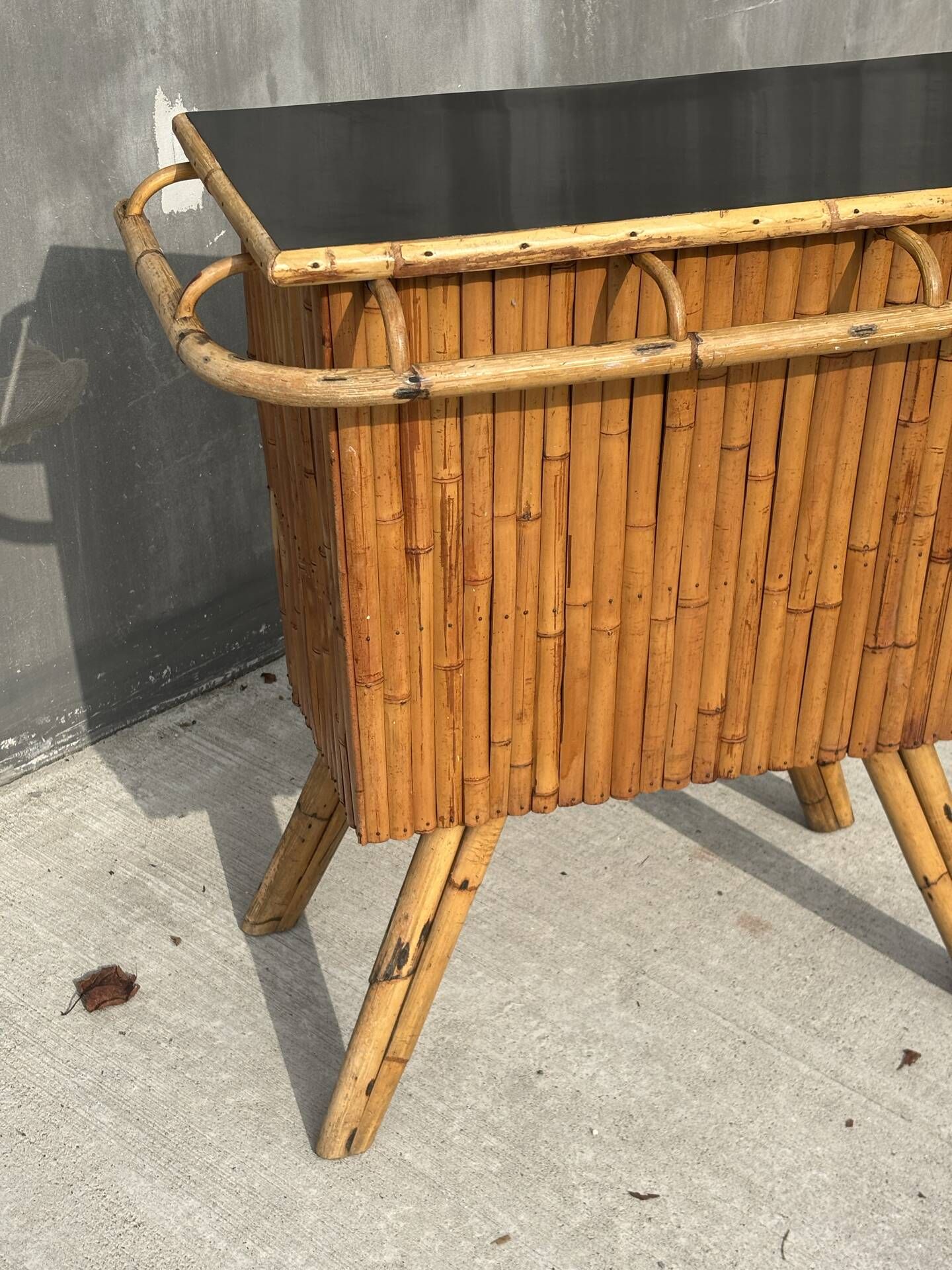 Vintage bamboo Tiki bar – 1950s-1960s