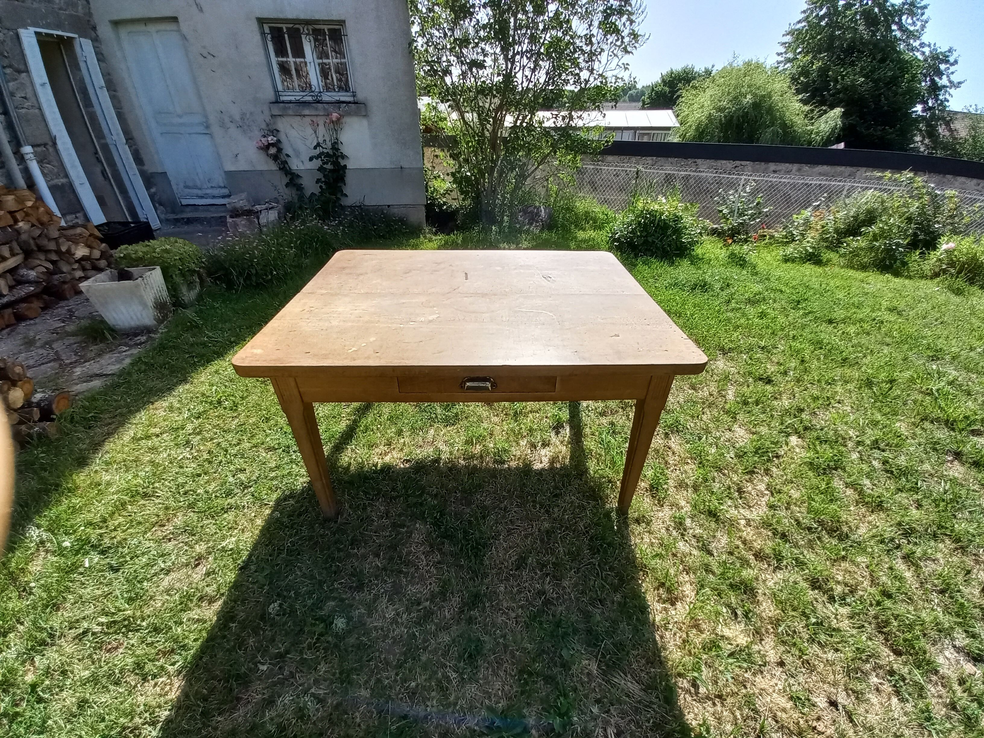 Firm table spindles feet 128cm