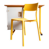 Bureau UGAP 90's, chaise Ikea Janinge designers Suédois Form Us With Love