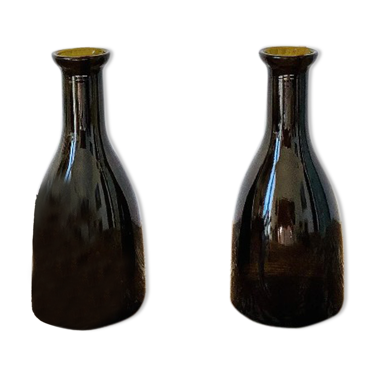 Lot de 2 jolis flacons identiques en verre ambré