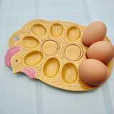 Egg-carrying dish