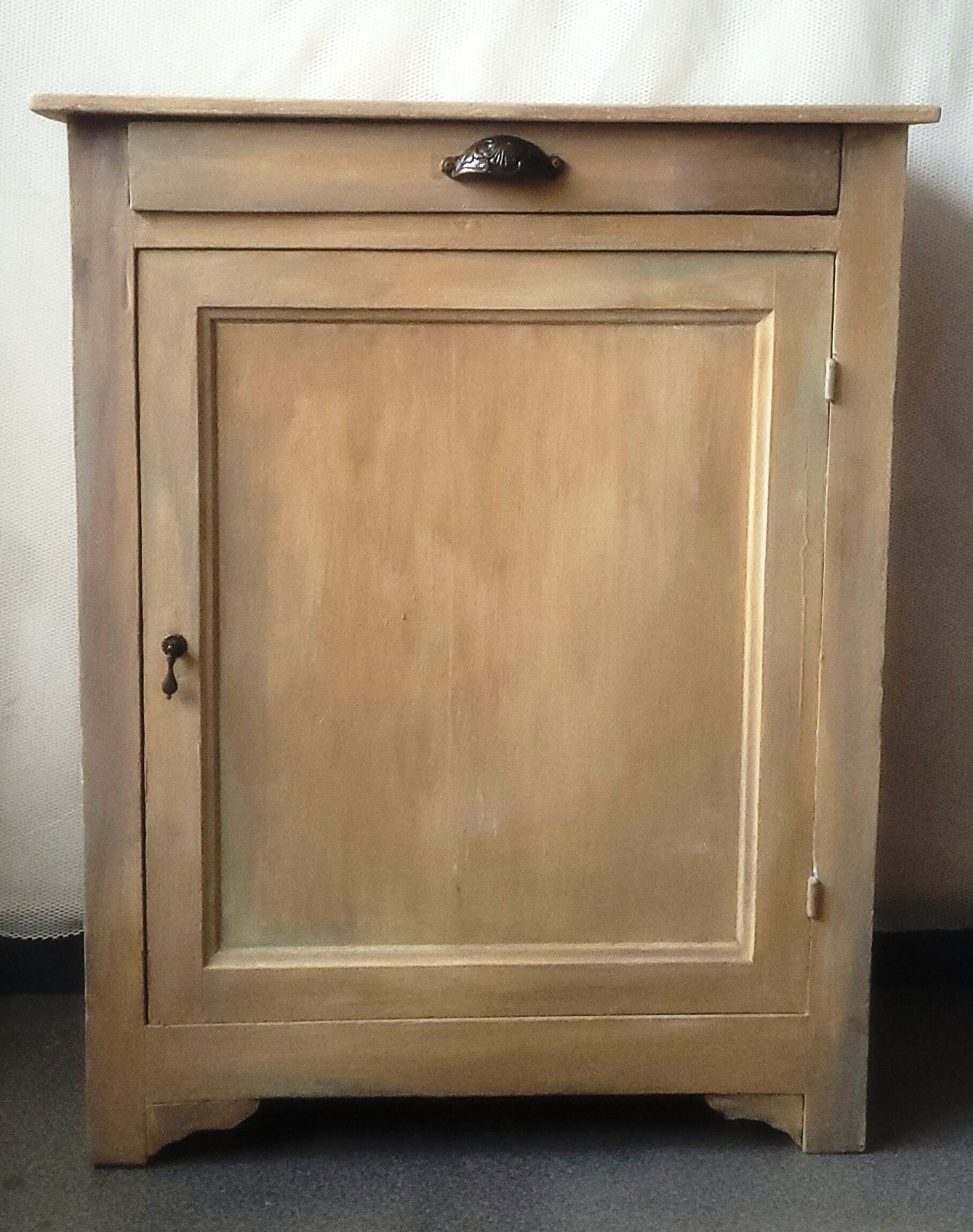 Patinated wooden jam maker