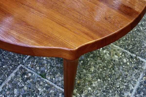 Table basse ronde organique en teck massif par john boné pour michael laursen danemark 1960